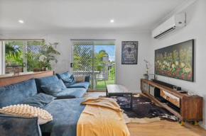 Spacious 3bdroom entertaining unit close to city, cafes and shops